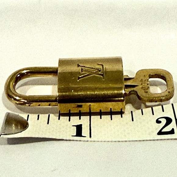 Louis Vuitton Lock and Key #309 - Picture 5 of 9